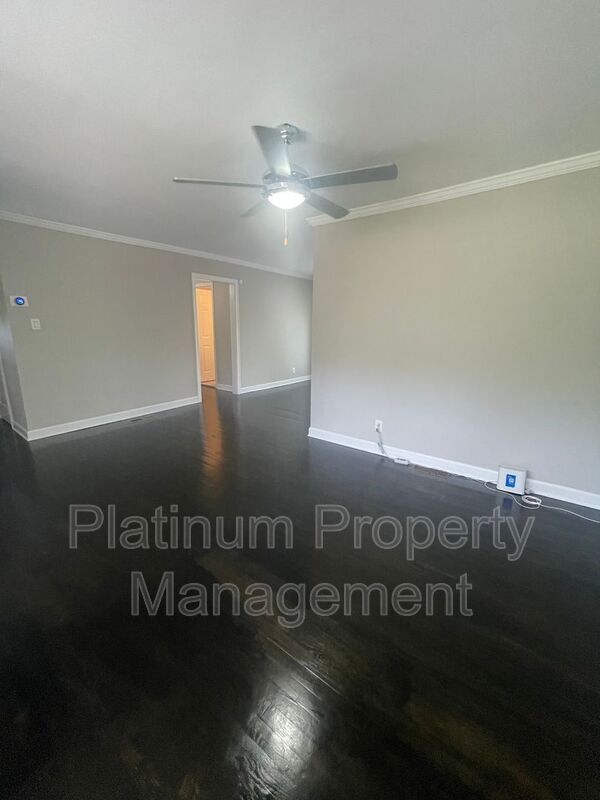 Building Photo - 3485 Maplehurst Dr