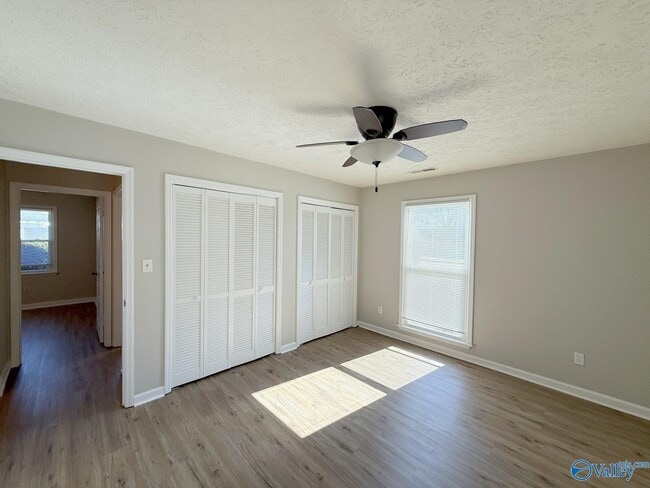 Building Photo - 160 Lewis Ln