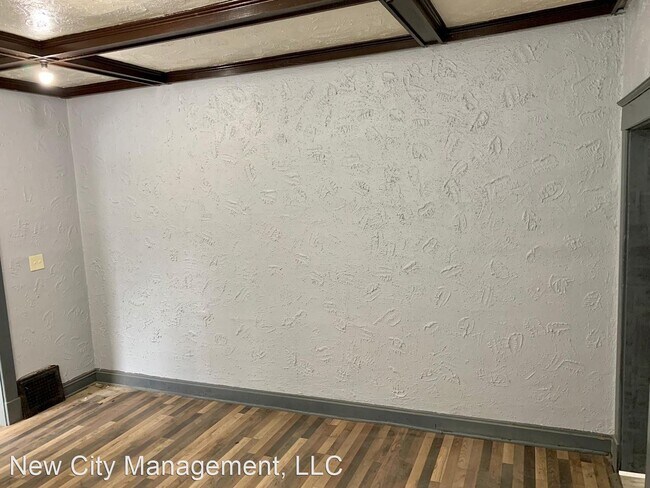 Building Photo - 4 br, 2 bath House - 3331 South Benton Avenue