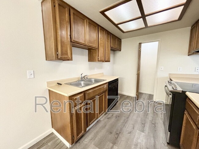 Building Photo - 34 Silverhorn Ct
