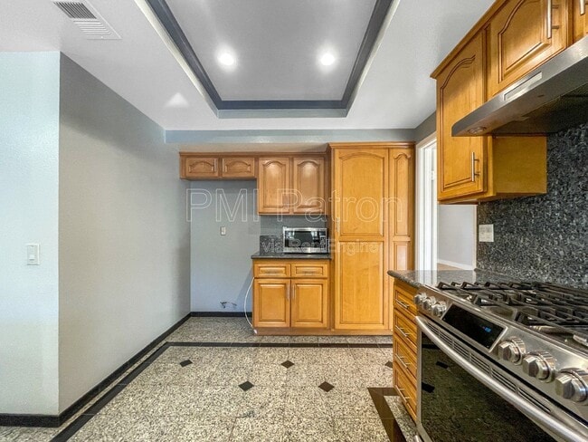 Building Photo - 9564 Peartree Ln