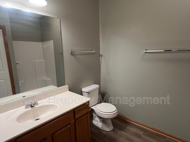 Building Photo - 2323 E Porter Ave