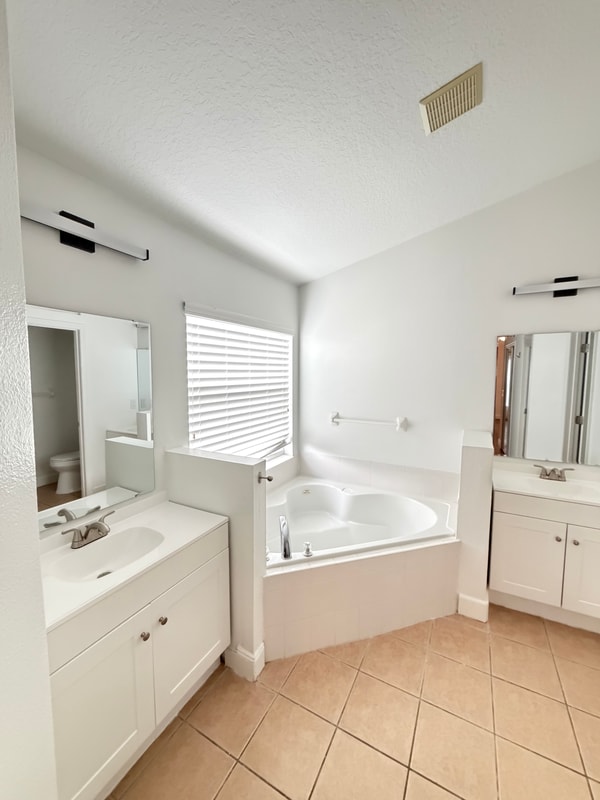 Building Photo - 10077 Portofino Dr