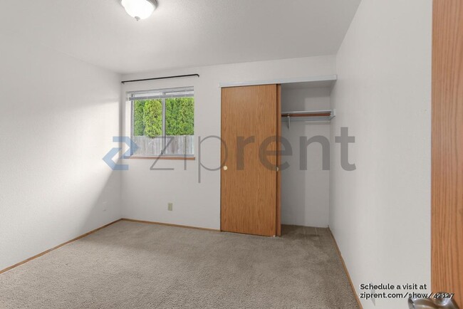 Building Photo - 617-613 3 St NE