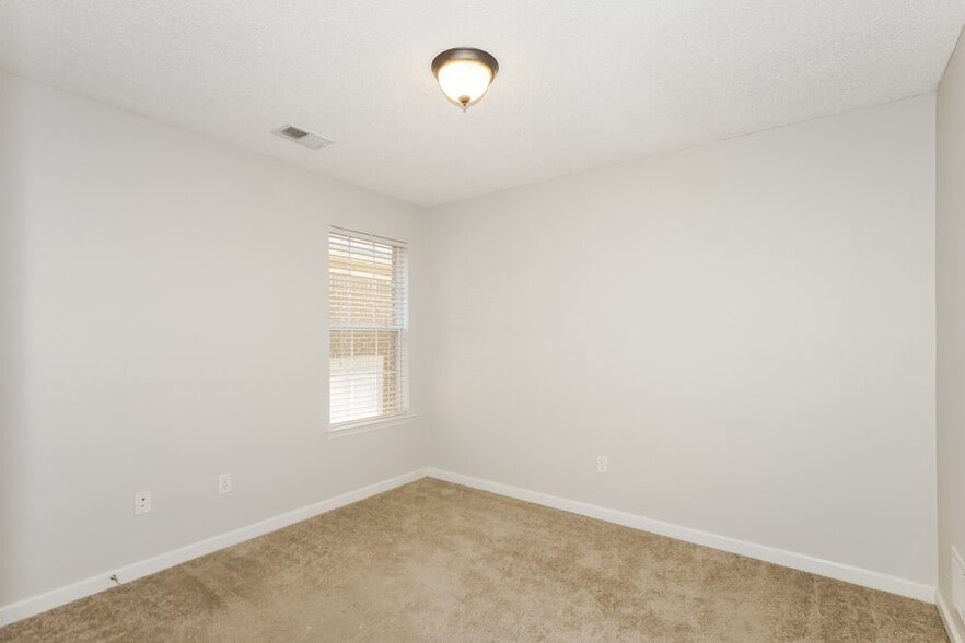 Building Photo - 7182 Crape Myrtle Dr