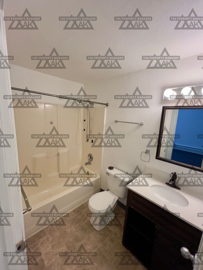 Building Photo - West Fifth Avenue