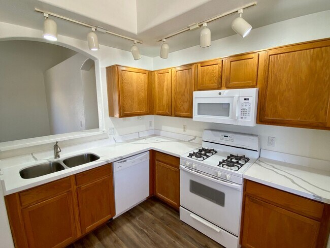 Building Photo - 3 Bed 2 Bath Corner Lot
