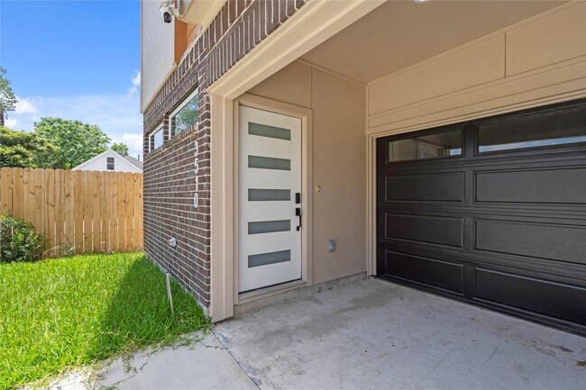 Building Photo - 3510 Saltus St