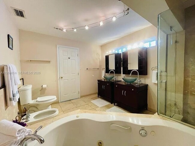 Building Photo - 1143 Lincoln St