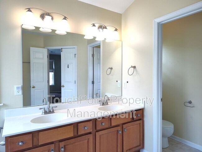 Building Photo - 9405 Mitchell Glen Dr