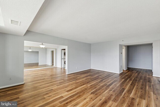 Building Photo - 3713 S George Mason Dr