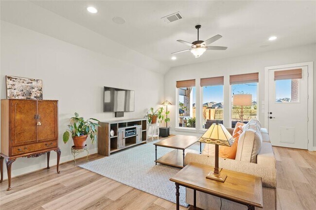 Building Photo - 111 Chinaberry Bnd