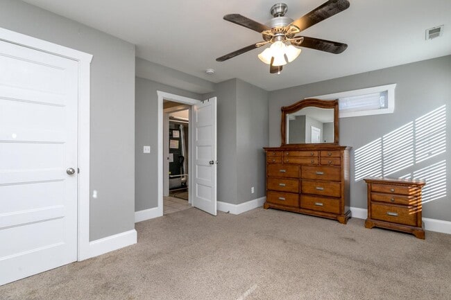 Building Photo - Close to everything downtown!