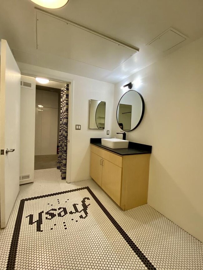 Building Photo - 1 bedroom in Los Angeles CA 90031