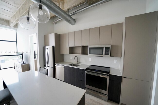 Building Photo - 7920 NE 2nd Ave