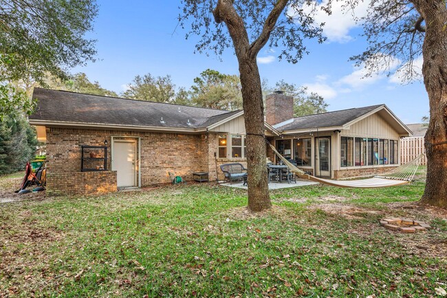 Building Photo - 349 Sharon Dr
