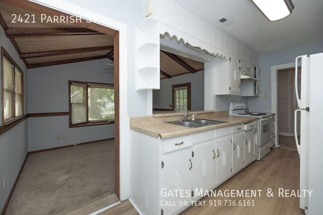 Building Photo - 2421 Parrish St
