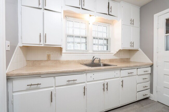 Building Photo - 4722 E Elm St