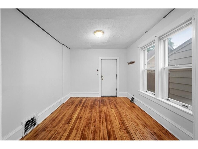 Building Photo - 3212 1st Ave S