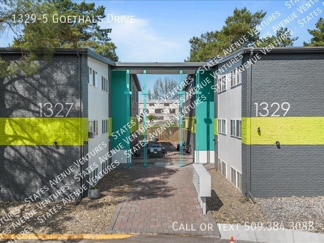 Building Photo - 1329 Goethals Dr