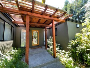 Building Photo - Minutes From Town, Idyllic Sebastopol Oas...