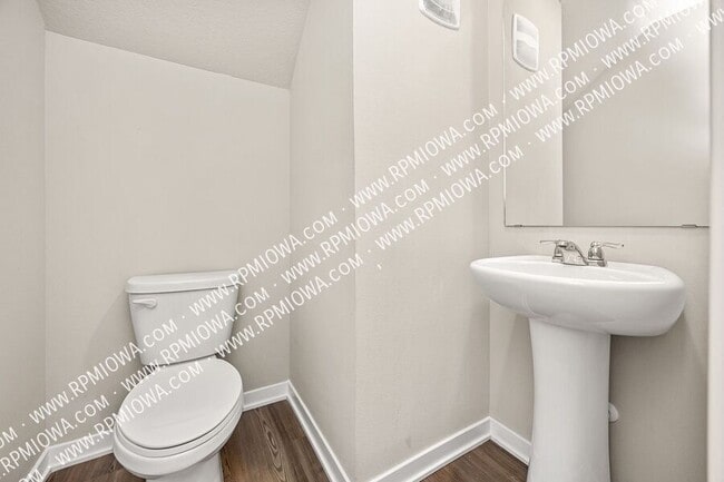 Building Photo - 2578 SE Morningdew Dr