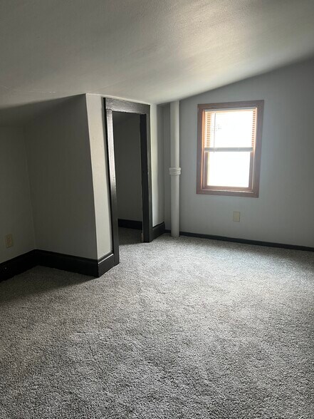 Building Photo - 703 Union St