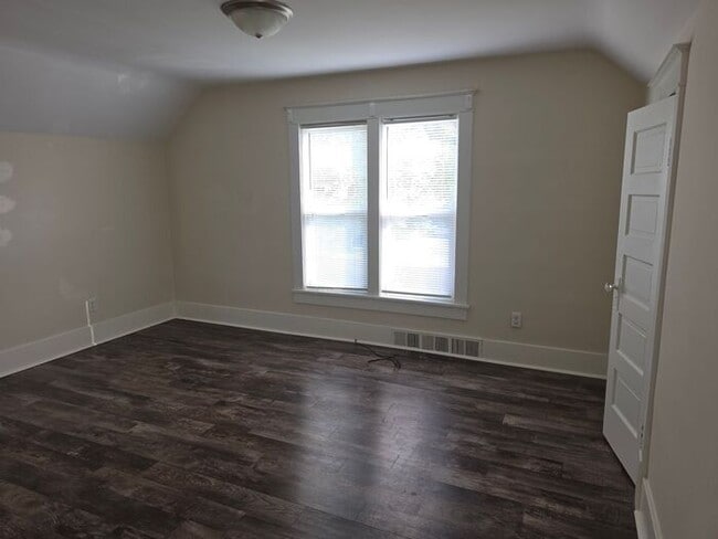 Building Photo - 1 bedroom unit Berrien Springs