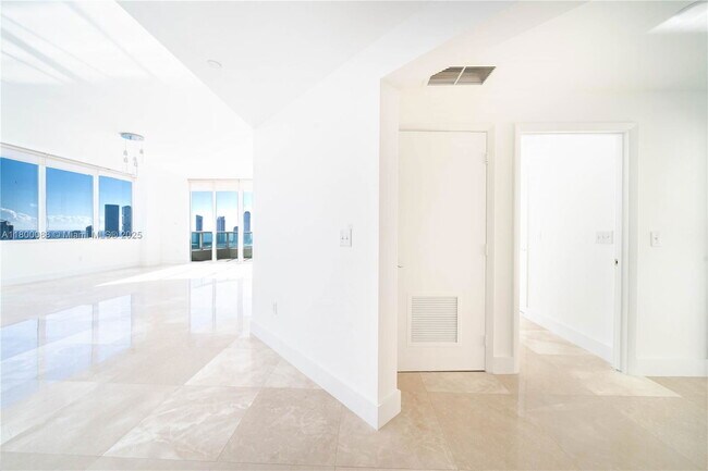 Building Photo - 3330 NE 190th St