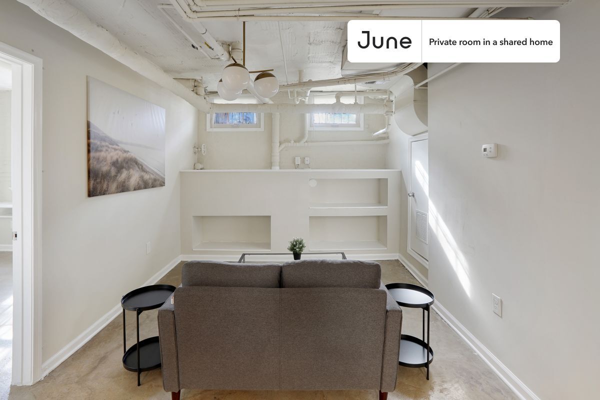 Building Photo - Room in Shared 5 bed/2 bath home in Dupont Circle