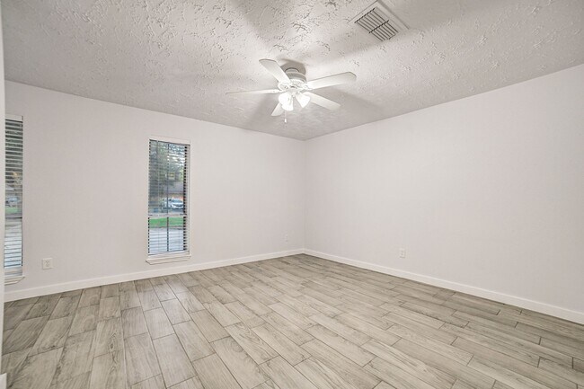 Building Photo - 3918 Cypressdale Dr