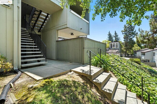 Building Photo - 1333 N Camino Alto
