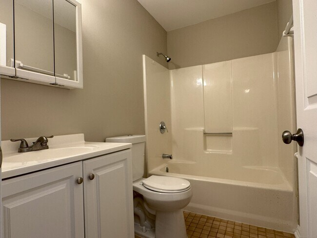 Building Photo - 7 Arrowwood Cir