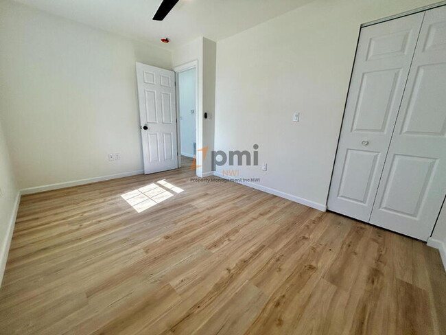 Building Photo - 2909 Oakdale Ave