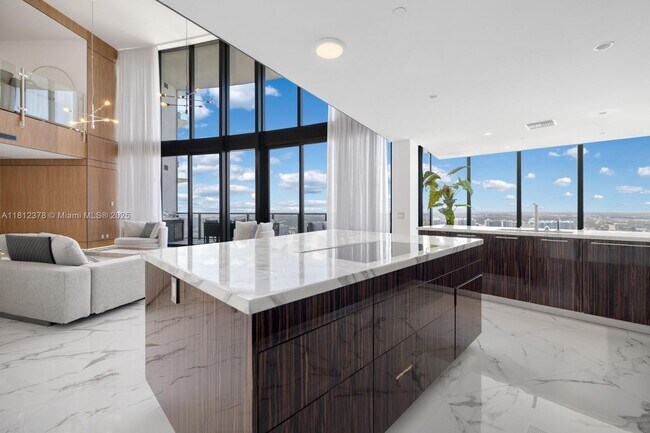 Building Photo - 18555 Collins Ave