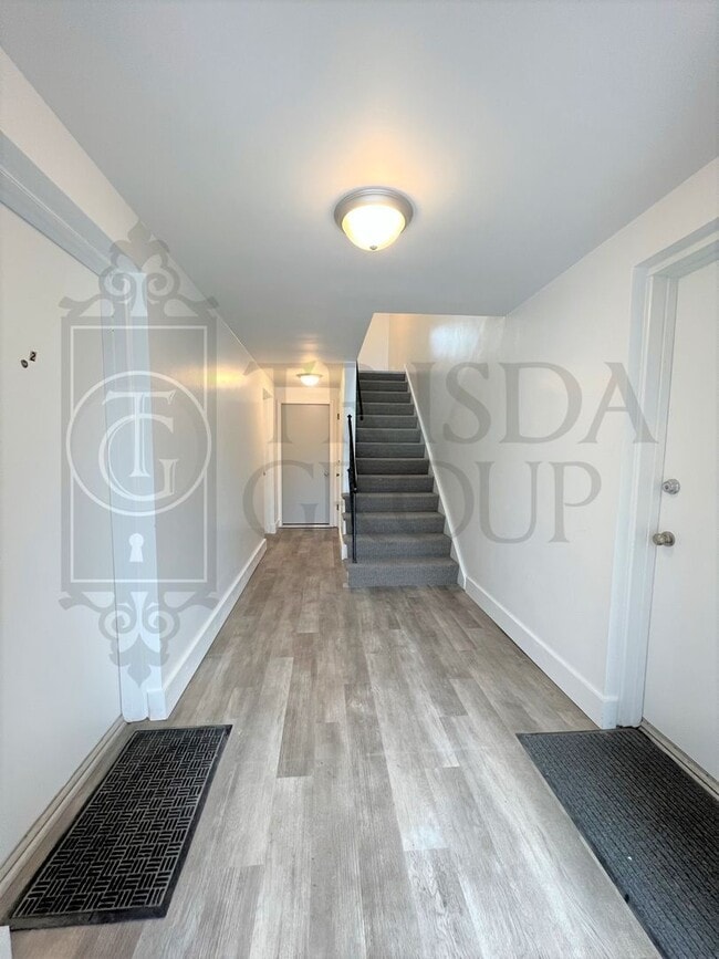 Building Photo - 119 Rothesay Ave