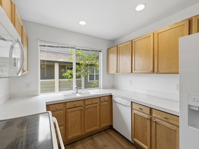 Building Photo - 5225 White Willow Dr