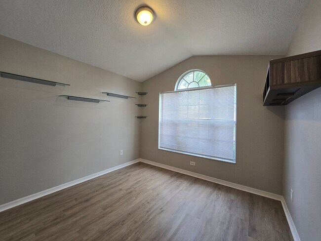 Building Photo - New Listing in Land O'Lakes