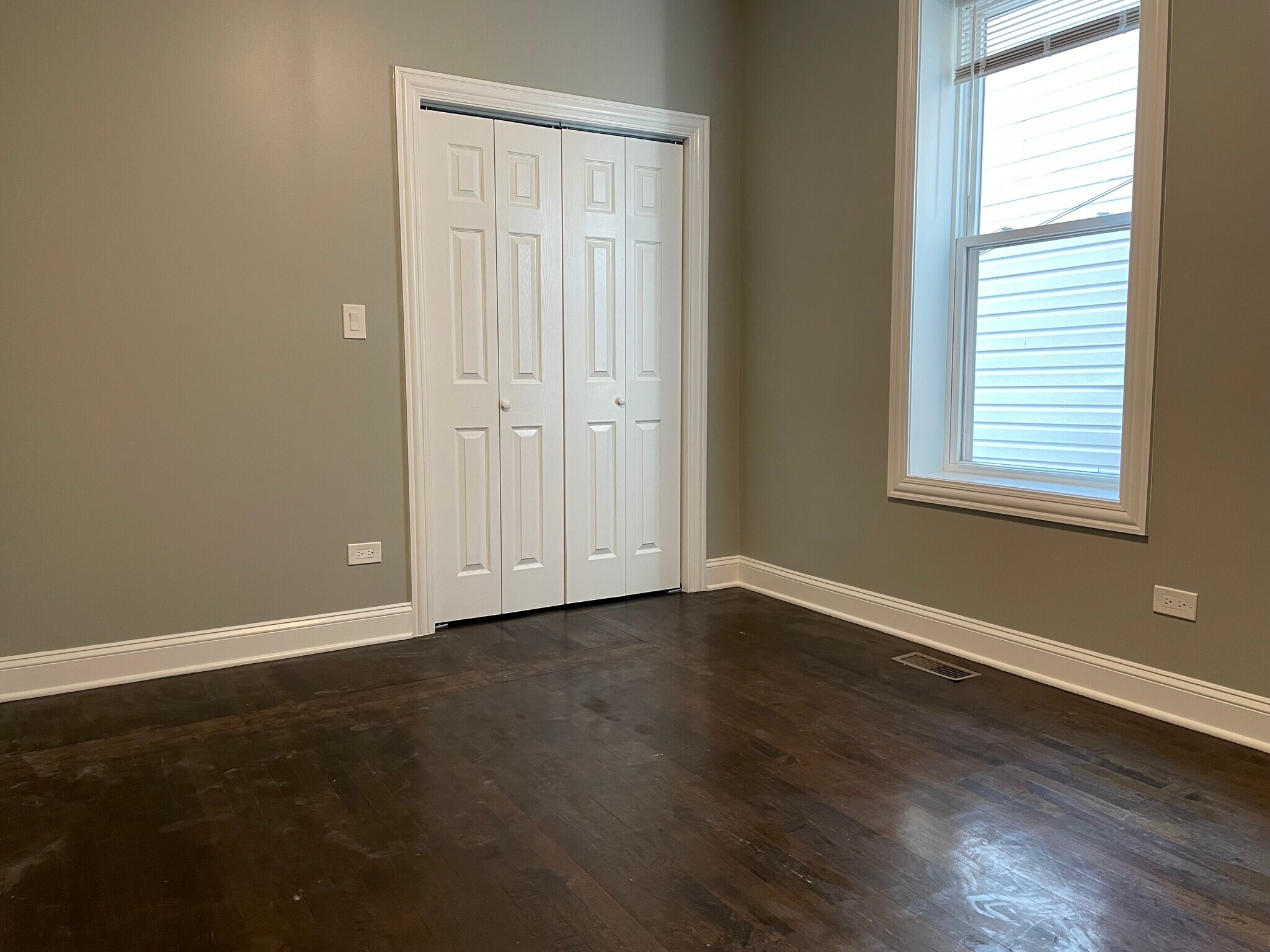 Building Photo - 2428 N Avers Ave