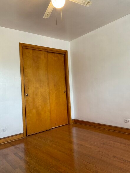 Building Photo - 7159 S Sacramento Ave