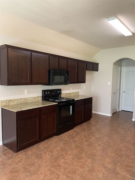 Building Photo - 805 Oakmont Dr
