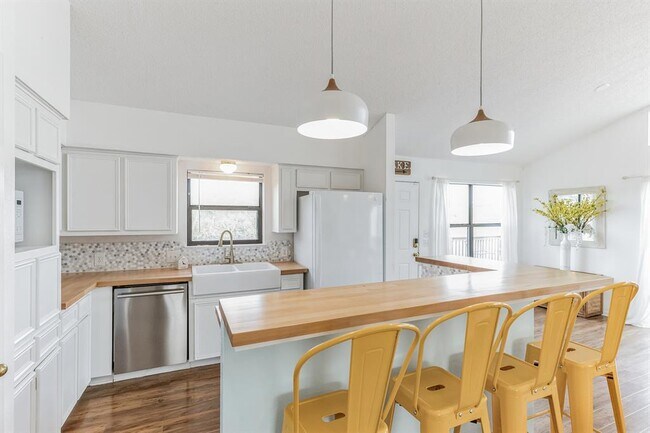 Building Photo - 22518 Felicia Dr