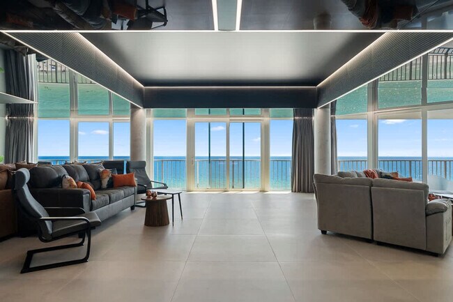 Building Photo - 8743 Thomas Dr