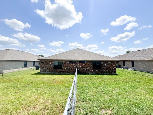 Building Photo - 1303 Nicholas Cir