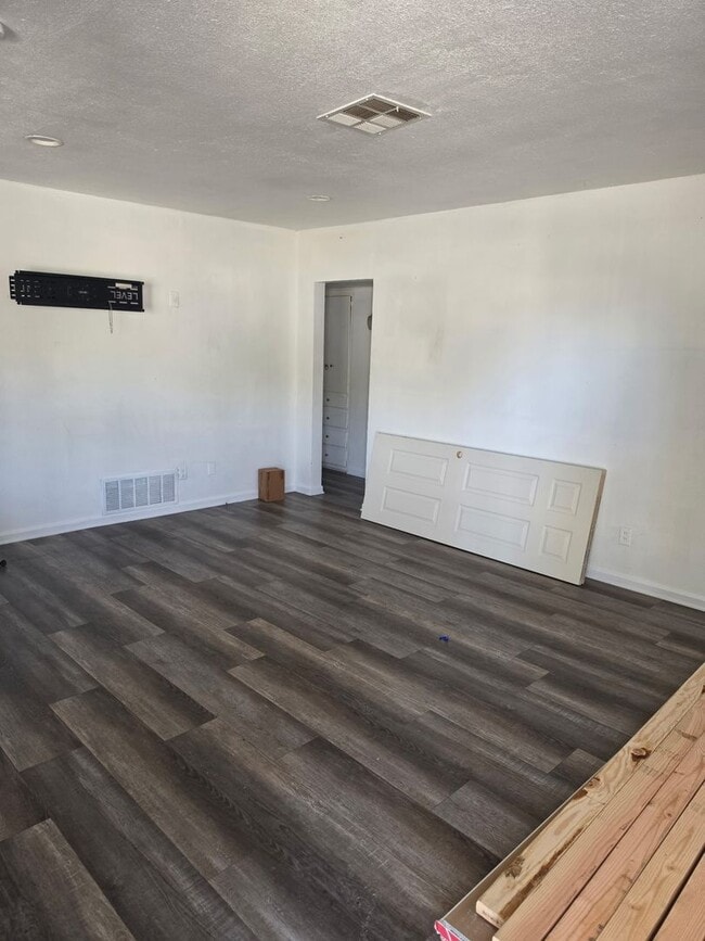 Building Photo - 1225 Castaic Ave