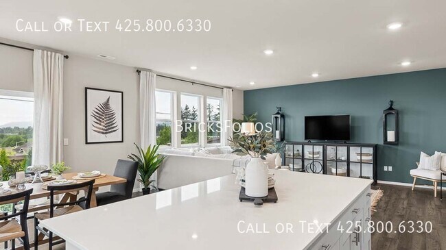 Building Photo - 4004 Hyde Lp NE