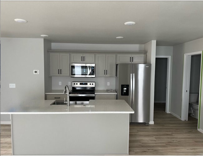 Building Photo - Modern Designed Home with Second Family Room