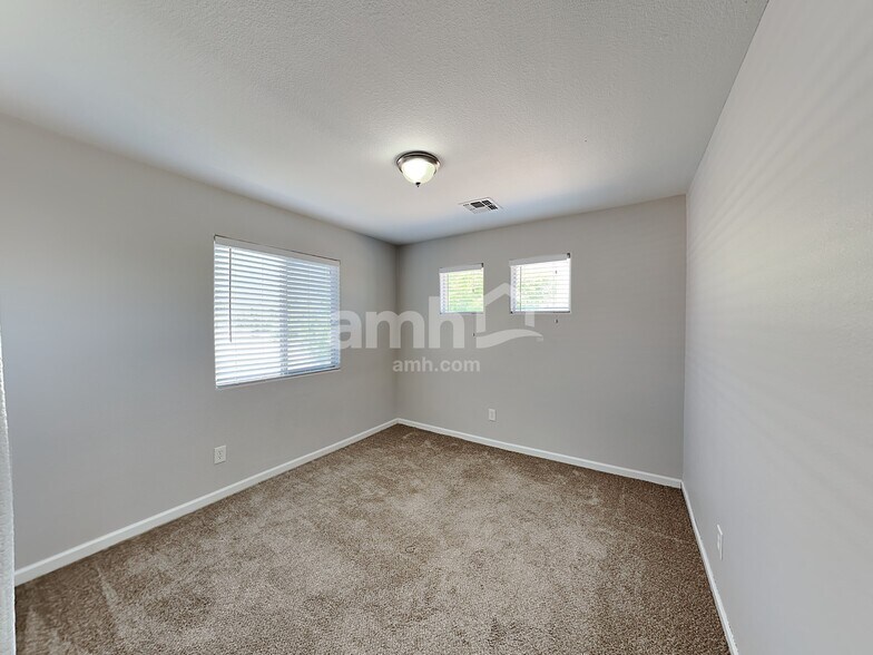 Building Photo - 14611 W Mauna Loa Ln