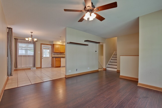 Building Photo - 648 N Greenview Ave