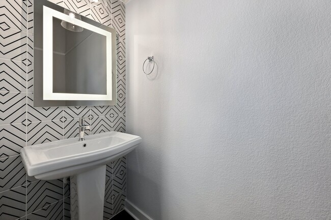 Building Photo - 12001 Vista Parke Dr